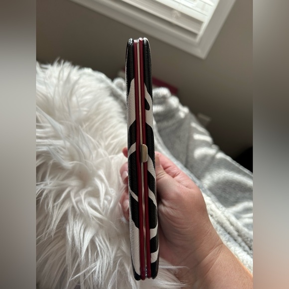 Hard Case Zebra 🦓 Print Wallet - Picture 13 of 16